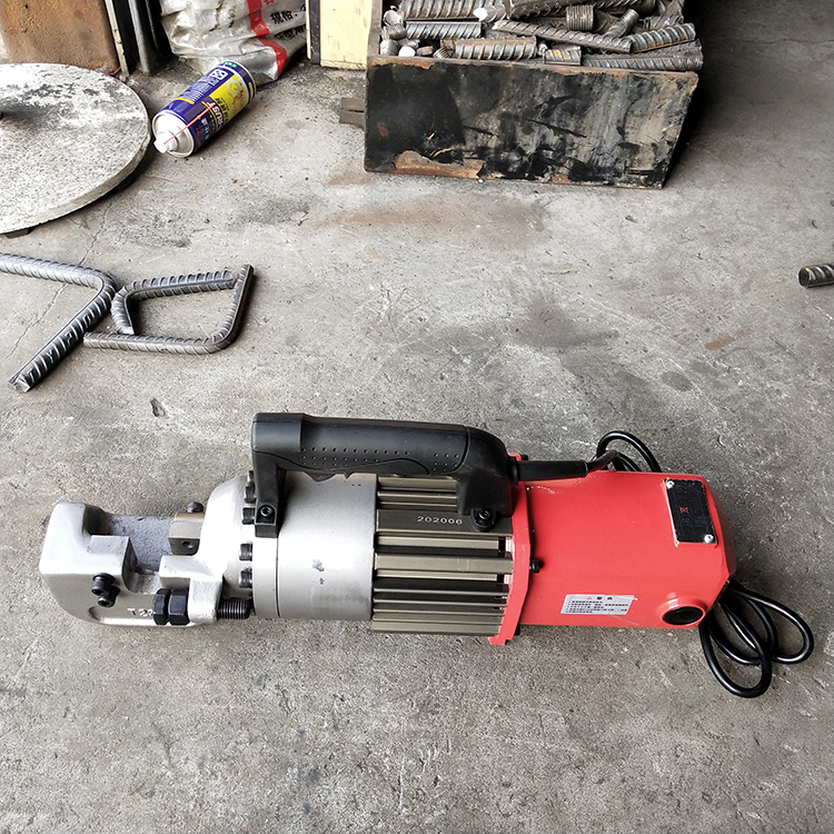 便攜式電動(dòng)液壓鋼筋彎曲機(jī).jpg 便攜式電動(dòng)液壓鋼筋彎曲機(jī).jpg